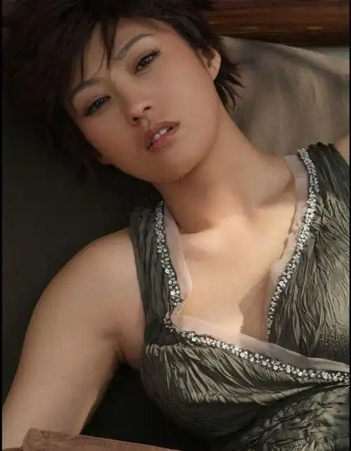 她是邓超前女友演全裸激情戏两度结婚生双胞胎