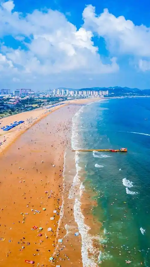 金沙滩啤酒城只待你轻轻揭开它娇娆的面纱.