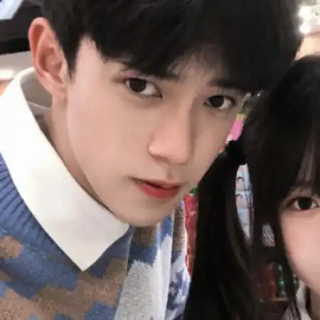 情侣头像一男一女萌好看年轻的帅哥小美女