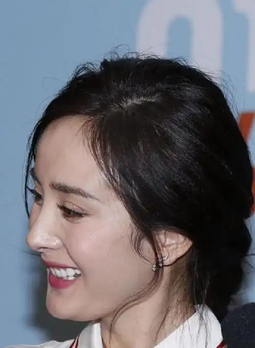 杨幂素颜照长这样看后你还觉得明星离不开ps么