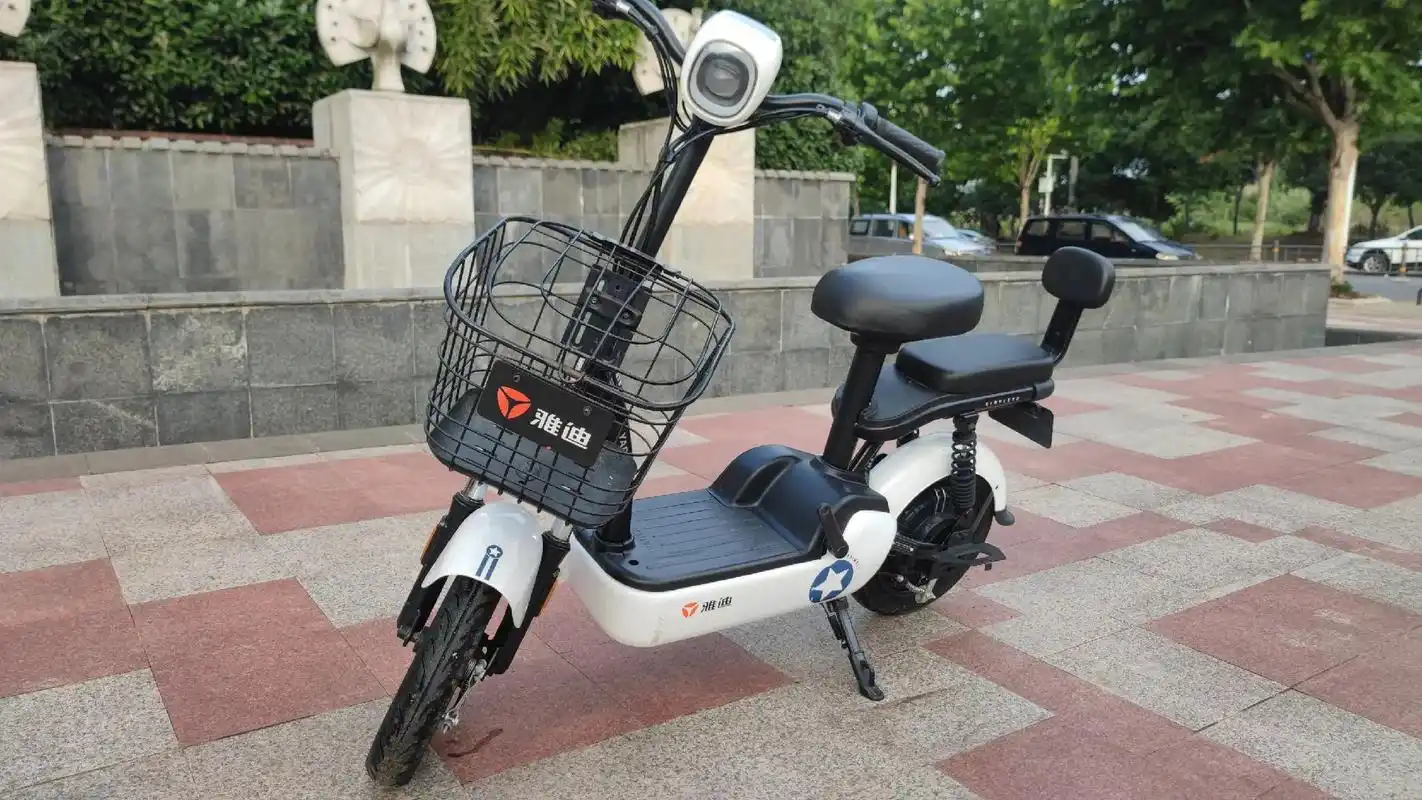 自用的新国标电车 雅迪小金鼠 无修 9新.48v12a的铅酸 - 抖音