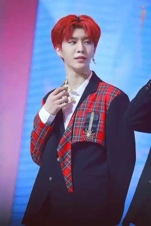 偶像练习生 0331千人见面会 图片汇总范丞丞 染了个红发