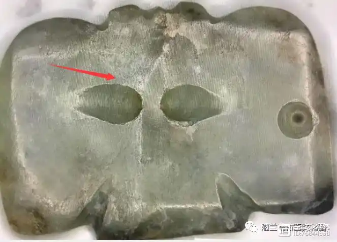 第一种,单面斜向对钻孔此类孔从同一平面斜向对钻而成,典型的如红山玉