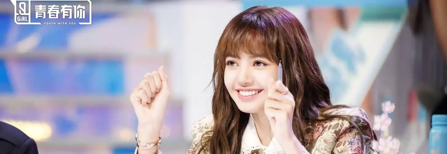 鞠婧祎,虞书欣撞上同款造型,都是94后,状态大不一样_蔡徐坤_lisa_节目