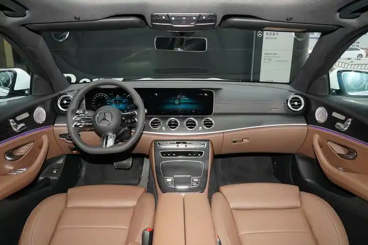 2022款奔驰e级改款二e300l运动豪华型