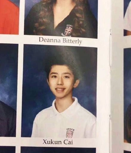 蔡徐坤毕业照曝光 眉清目秀被网友大赞