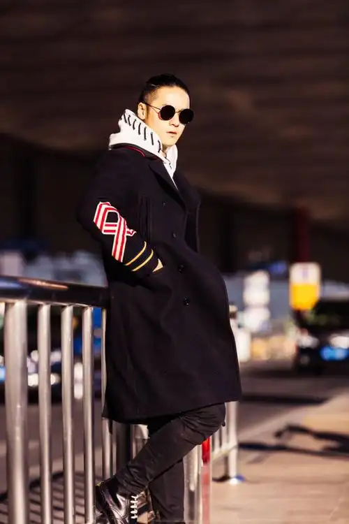 蒋劲夫机场街拍图片