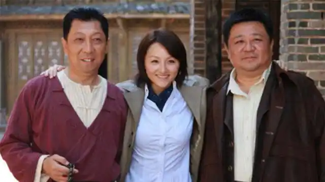 54岁梁冠华老婆近照曝光隐藏22年网友这才是夫妻相