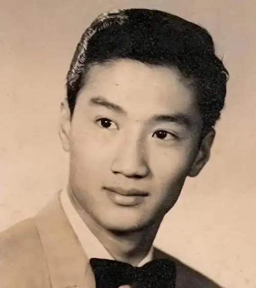 回顾谢贤:近70岁时与20岁少女相恋,两千万分手费是否符合市场规律