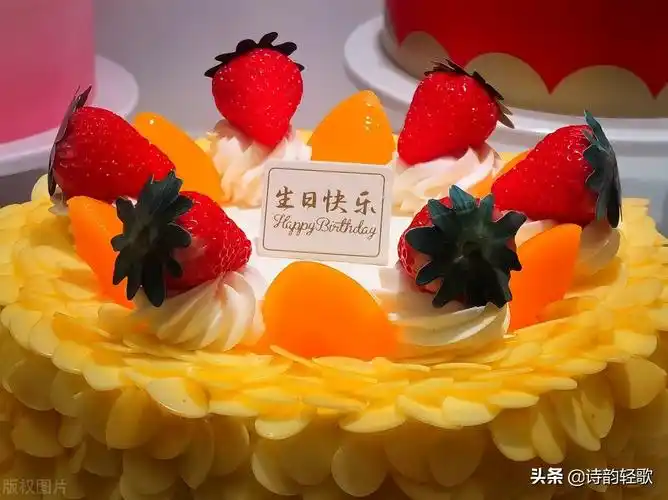 2021自己生日发朋友圈的经典句子_qq说说网