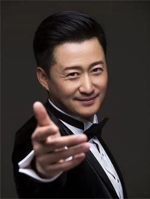 明星出行排场多大?热巴穿着帐篷出行,吴京骑单车参加路演(3)