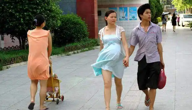 探访东莞工人一夫多妻:女工需男人慰藉