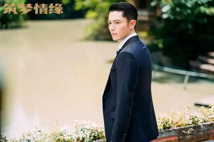 和冯绍峰一对比霍建华结婚后的事业发展好像差了很多