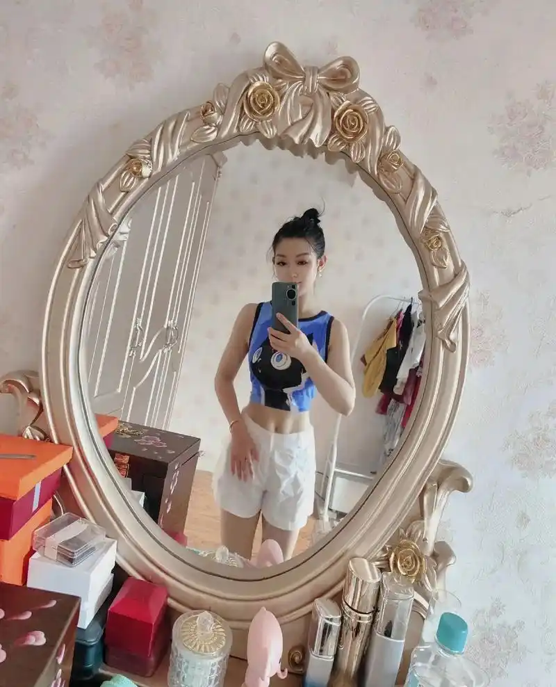 姐妹们,不要在意体重,要在意体型,看我这108斤的身材看起来胖吗?