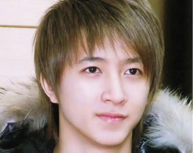 韩庚是乐华娱乐的老板吗,他年轻时的照片组图