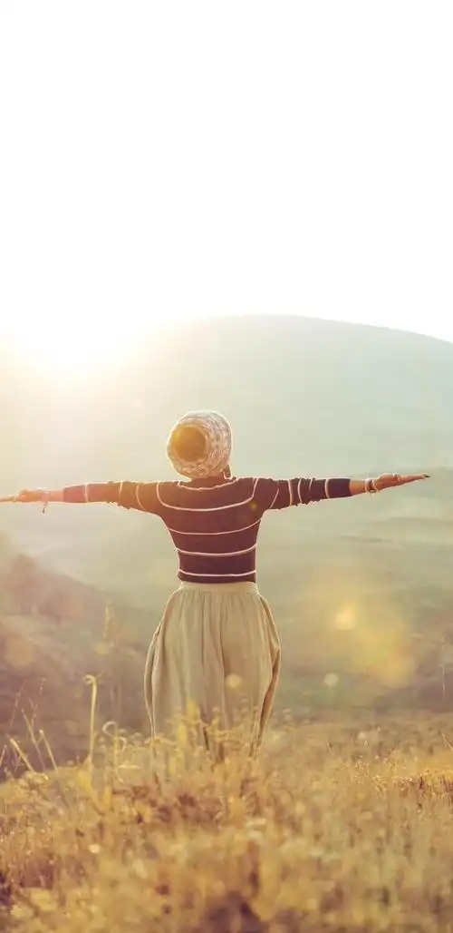 张开双手拥抱阳光