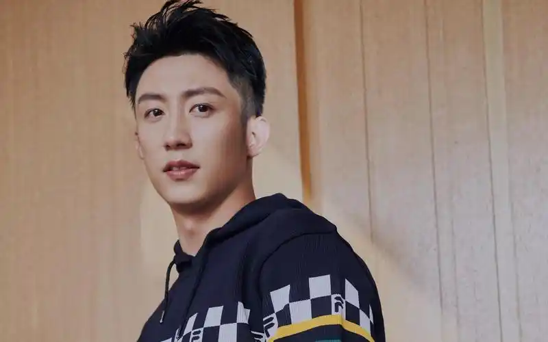 黄景瑜时尚休闲阳光干净迷人写真