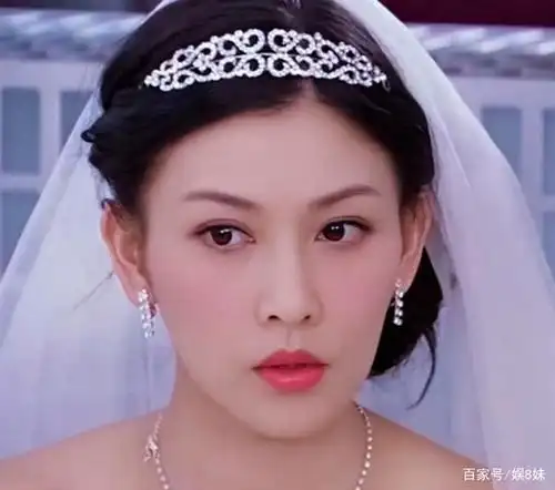 今日分享图集:李彩桦