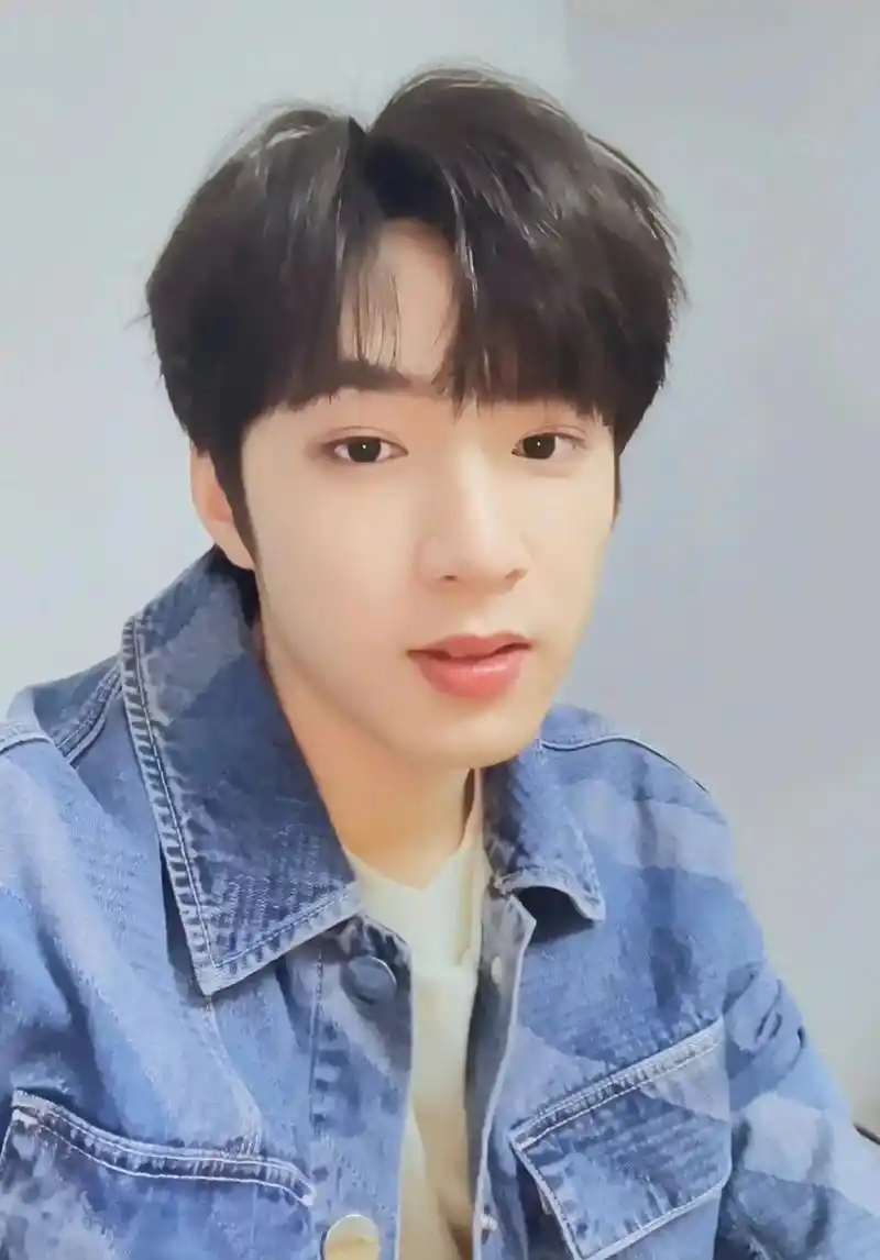 分享照片 谁家的小哥哥这么帅气呀#刘耀文 #少年感 - 抖音