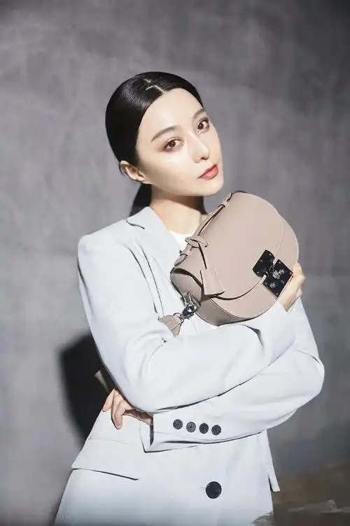 范冰冰被曝受穆晓光牵连再被捕,现场照流出,她晒近照澄清传闻