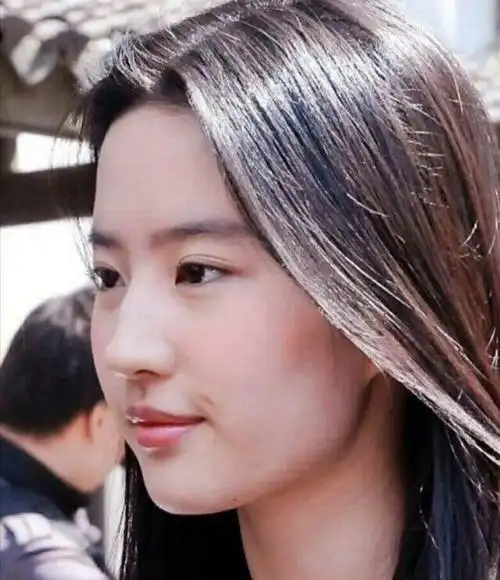 刘亦菲素颜有多强?靠脸撑起所有死亡造型,神仙姐姐不是浪得虚名__凤凰