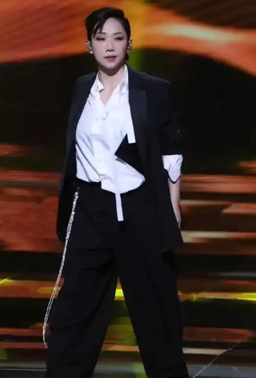 这是林忆莲吗?无滤镜身材发福断崖式衰老网友:自然老去依然很美