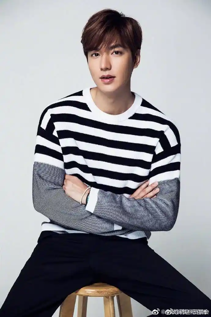 毋庸置疑的好衣品李敏镐优秀的身材加成