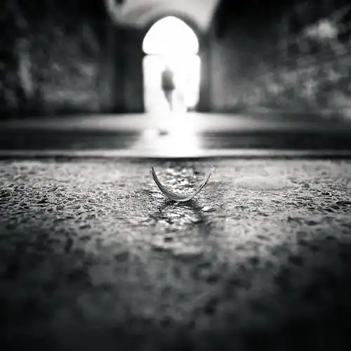 阴郁孤独的黑白照片