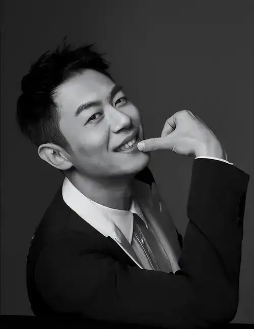 就算是身材纤瘦的女明星,也无法举起那些体重超过百斤的人.