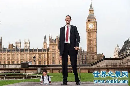 【图】世界上最高的人有多高 难以想象的高度