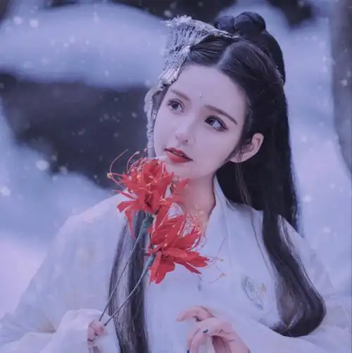 【100张】好看到惊艳的真人古风女生头像!