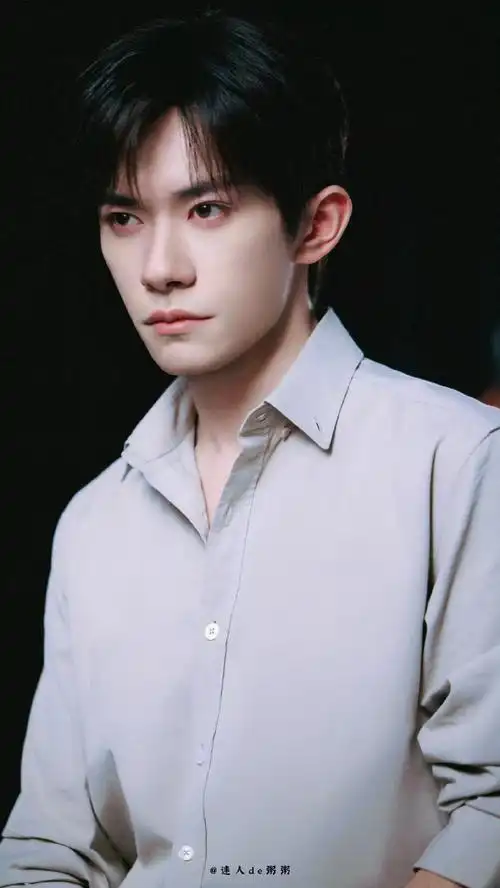 易烊千玺帅的眼前一亮又一亮#易烊千玺的颜值是懂"套娃"的!