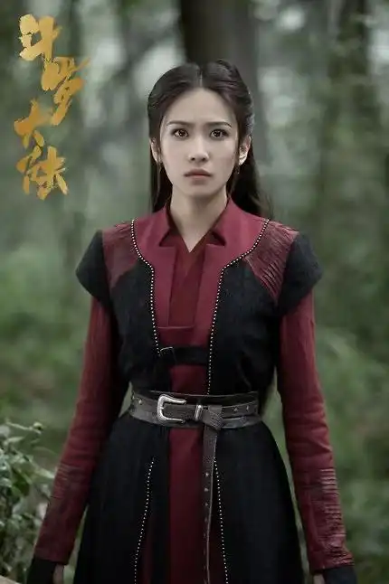 《斗罗大陆》开播!清冷美人刘美彤气质高冷契合原著