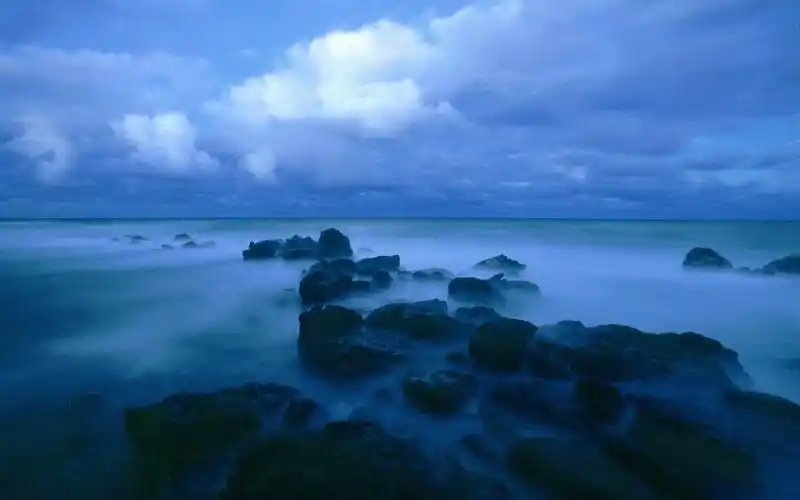 深蓝色自然风景桌面壁纸-高清背景图-zol桌面壁纸