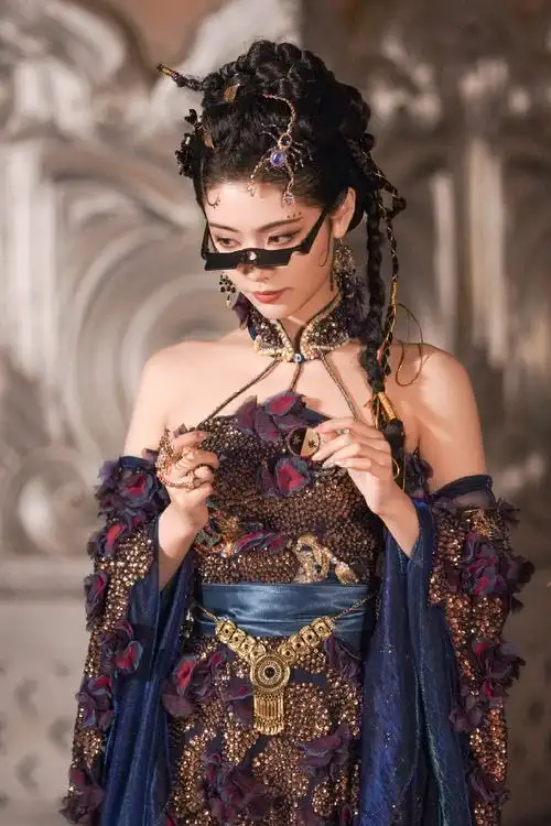 许佳琪超话02@许佳琪kiki    #许佳琪 蛇蝎美人上线#  #许佳琪萌探4