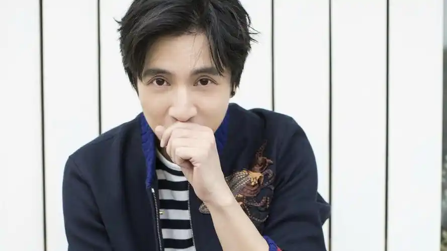 31m上传时间:2020-06-16壁纸标签:薛之谦明星风尚壁纸封面图薛之谦