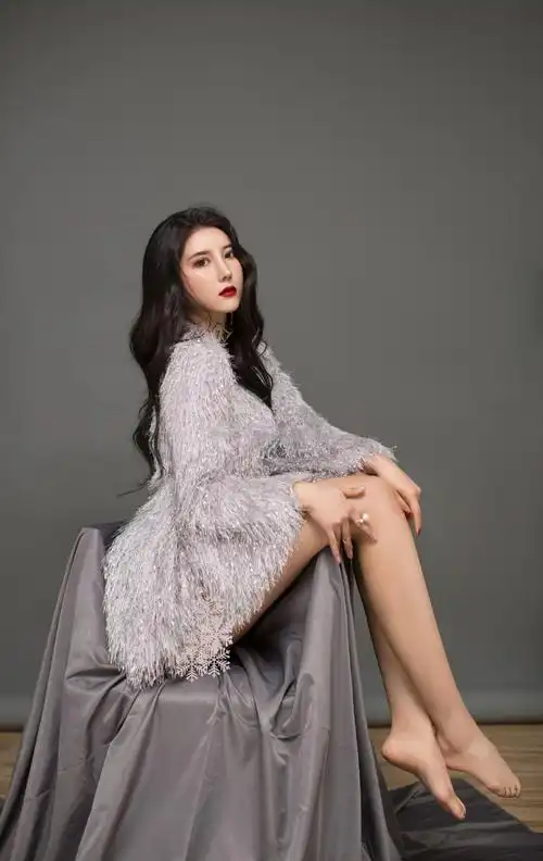 健身美女刘太阳火了!蜂腰细臀美到犯规,网友:这身材不得不服