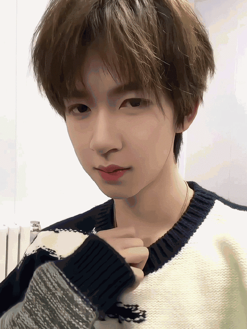 时代少年团空降超话##和贺峻霖点亮微博之夜