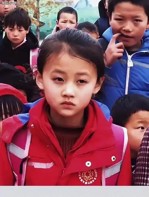 铁嘉欣,未来的路还很长,但她的微笑,却已经熠熠生辉.