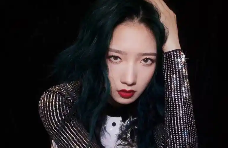 原创红气养人是真的孟美岐近照美到发光小土妹变气质女神