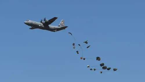 美军空投落入工业区:水平太菜?还是故意而为?