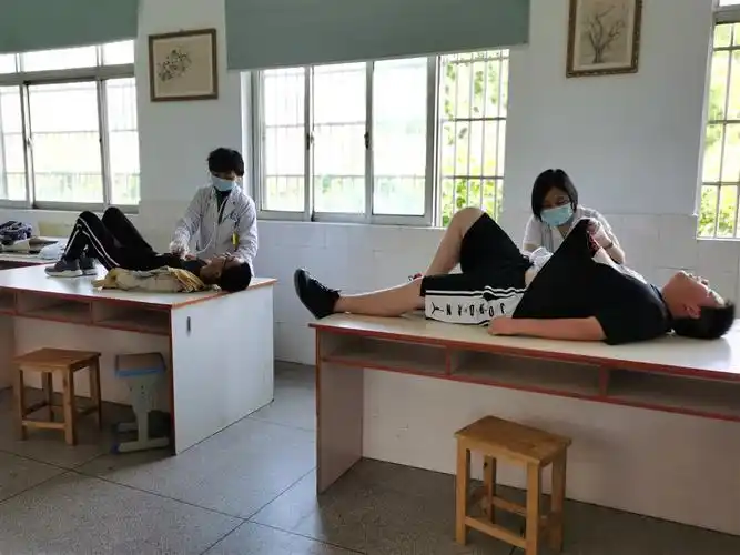 5月22日上午,焦溪初中全体九年级学生参加了中考体检.