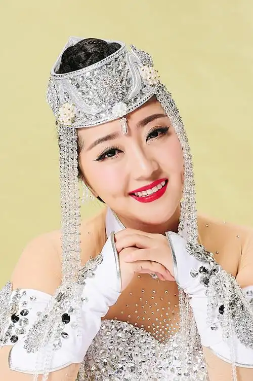 组图:歌手格格新写真曝光 展浓浓蒙古风情_高清图集_新浪网