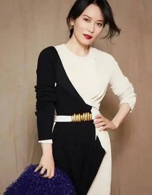 今年流行的是"云朵包",俞飞鸿背上后潮!