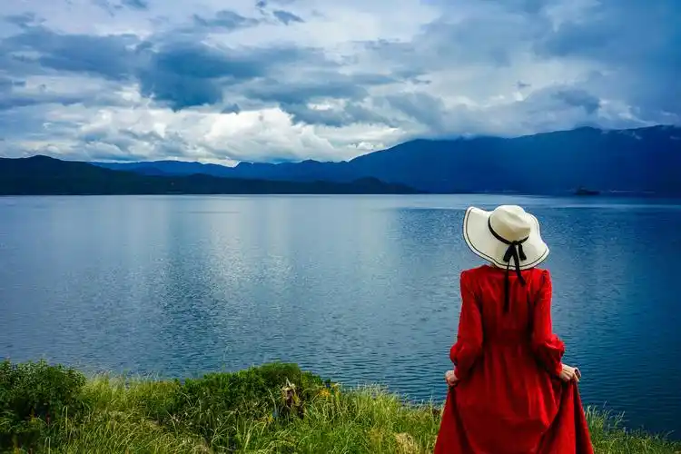 女背影图片唯美真实(背影照随手拍而不是随便拍) - 赤虎壹号