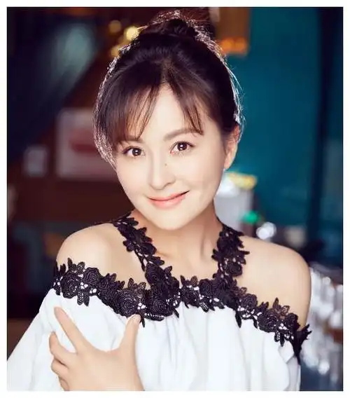 本不想嫁入豪门,被富家公子追了10年,有情人终成眷属!