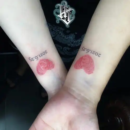 纪念日77指纹的情侣纹身