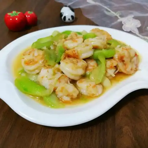 丝瓜炒虾仁,清淡营养,鲜美可口