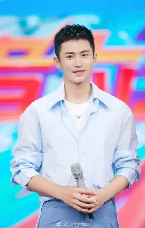 快乐大本营# @张哲瀚疯子 @龚俊simon 来了.