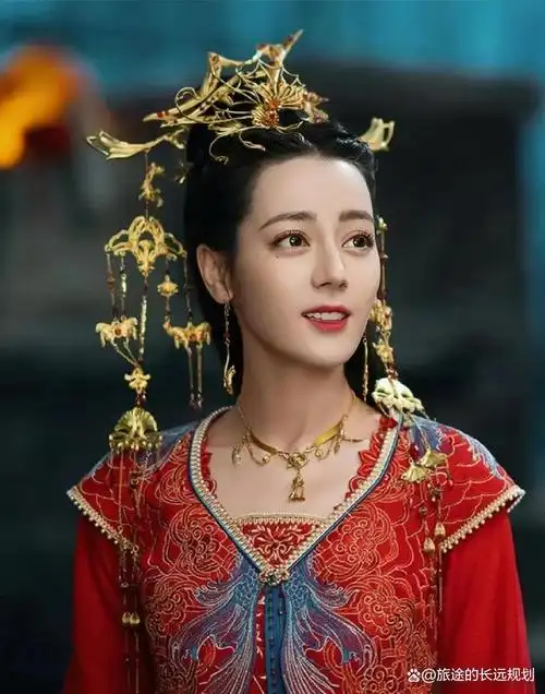 女明星的红衣古装造型,赵丽颖绝美,彭小苒惊艳,杨幂才是最合适